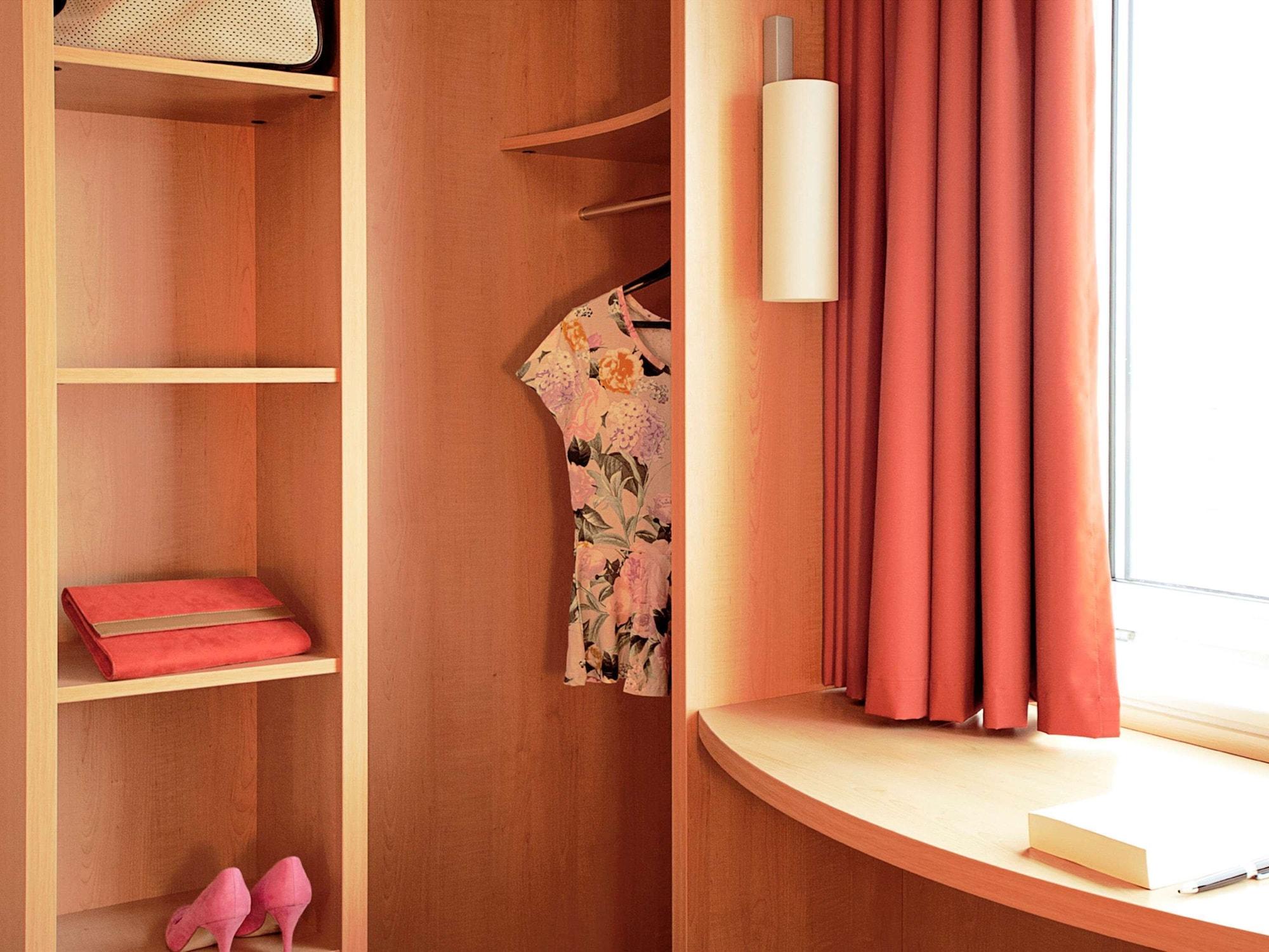 Ibis Lyon Est Bron