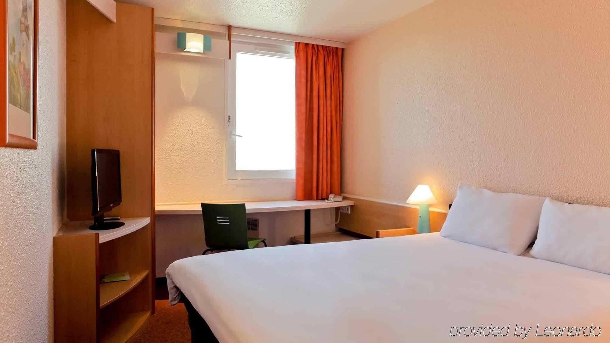 Ibis Lyon Est Hotel Bron