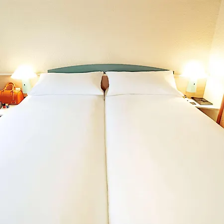 Ibis Lyon Est Bron Hotel Exterior photo