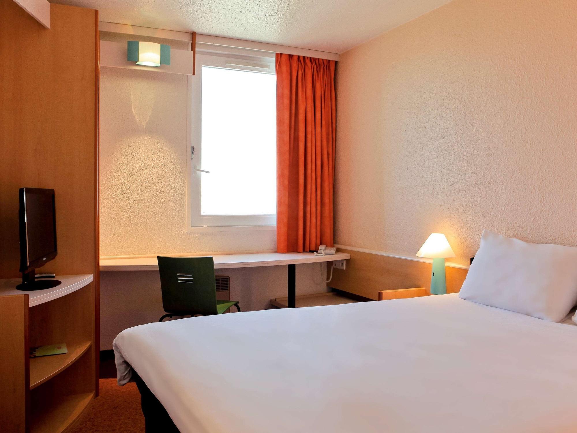 Ibis Lyon Est Hotel