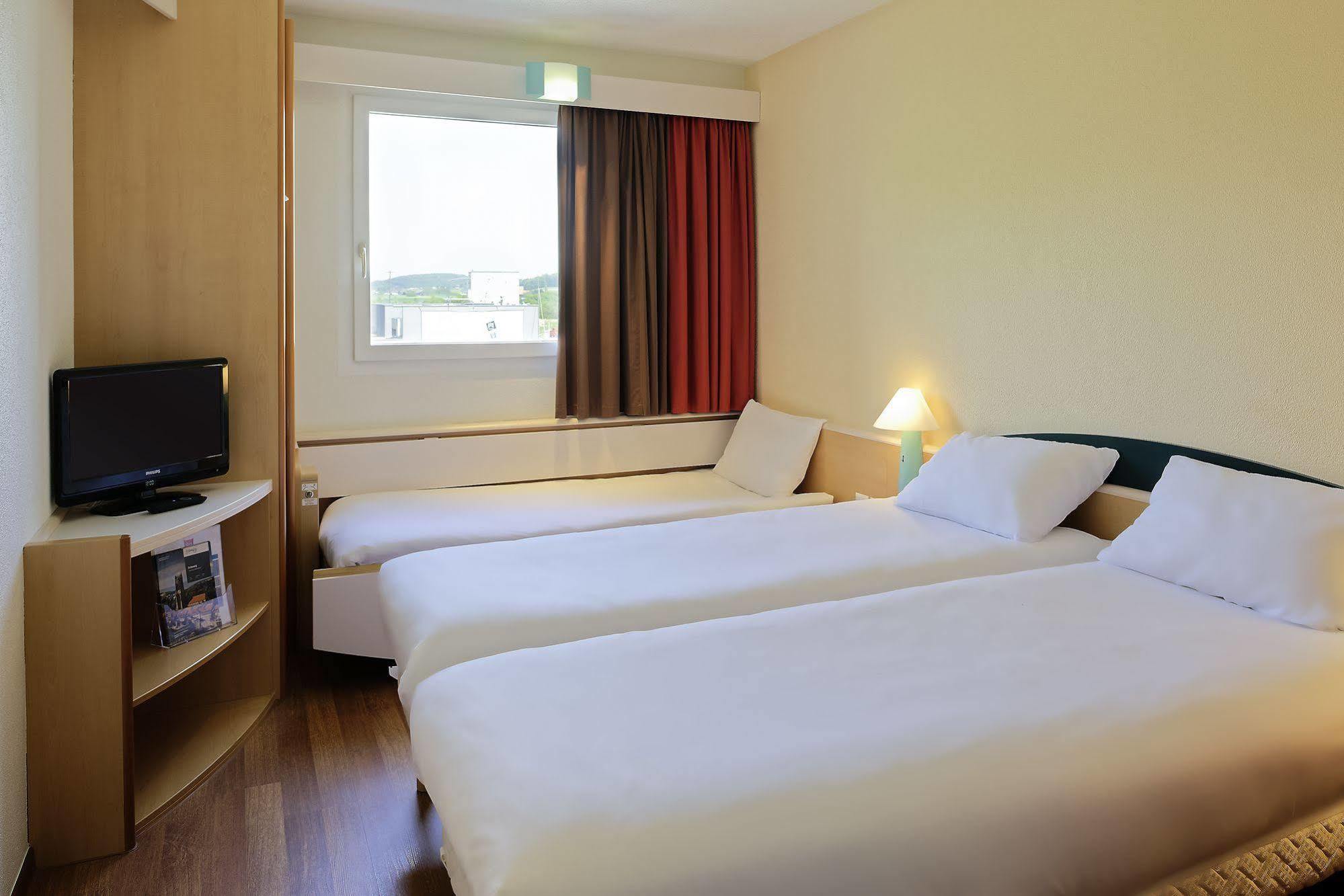 Ibis Lyon Est Hotel 3*