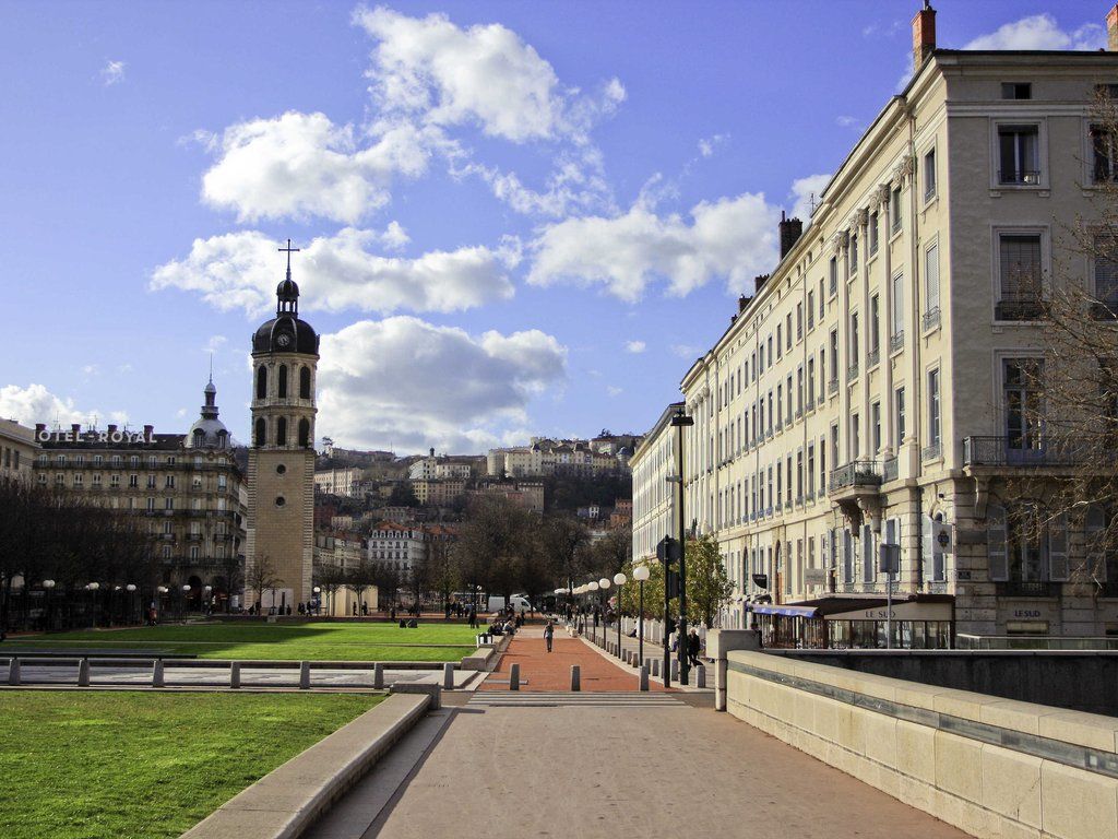 Ibis Lyon Est Bron